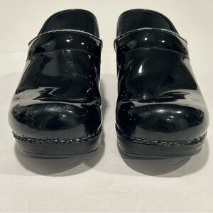 Dansko Professional Black Patent Leather Clogs Shoes Women's EU 38/US 7.5-8